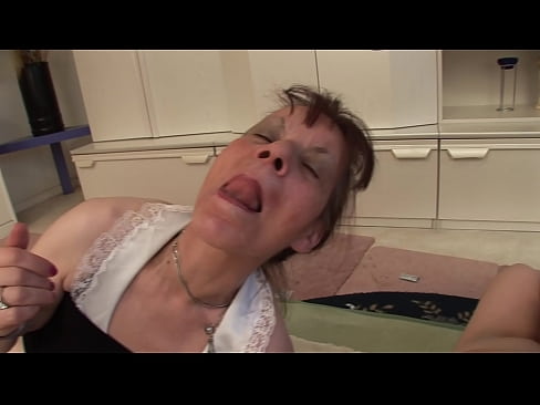 ❤️ Två mormödrar och en farfar har en trekant Fuckingvideo at us sv.shufflesex-com.ru ❌